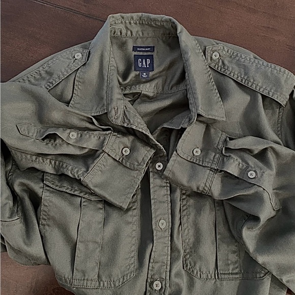 GAP Olive Green Cropped Utility Button Down Shirt Size M - Picture 6 of 9